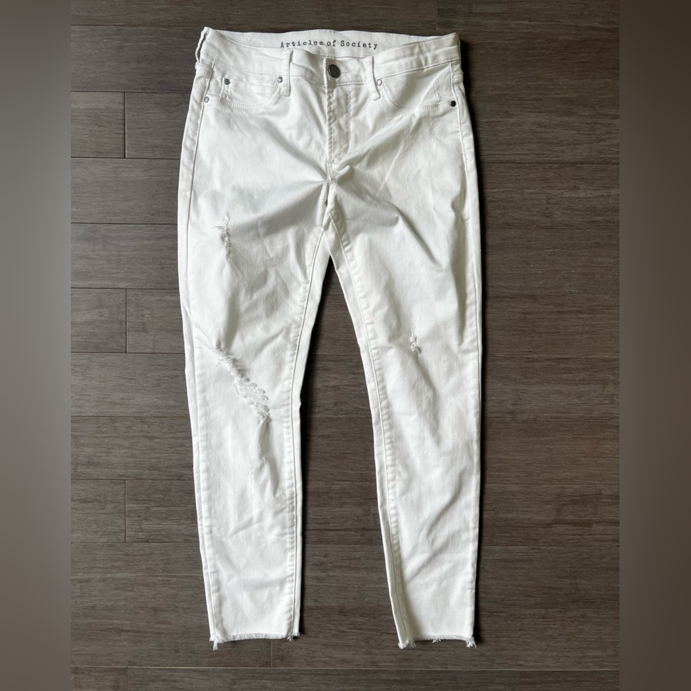 Articles of Society White Jeans. Size 29. Tapered leg